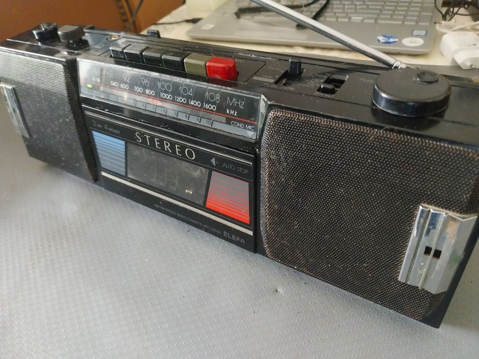 Radio / k7 sterio a pilhas e corrente impecavel