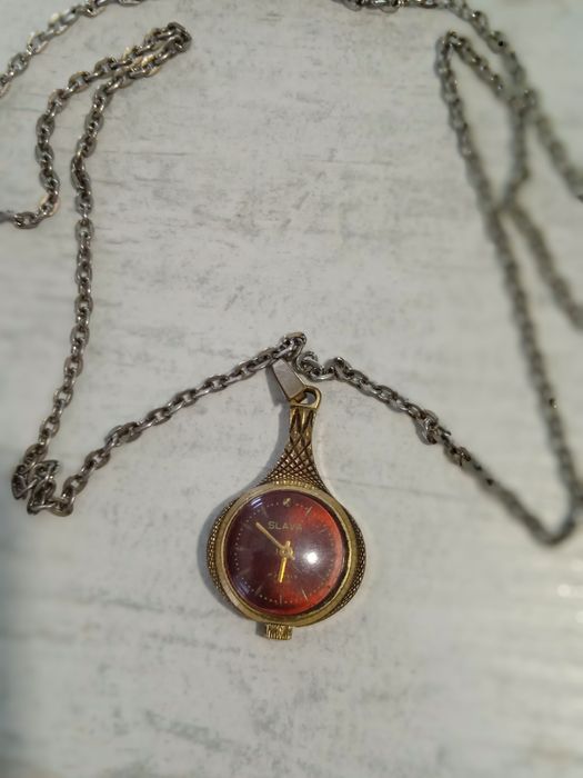 Часы кулон с цепочкой " Слава "