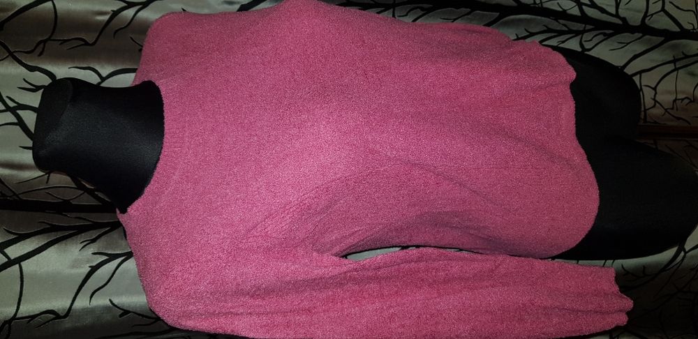 Malinowy sweterek, rozm.38-40