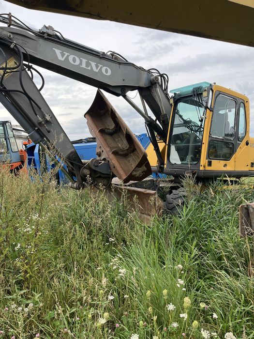 Колісний ескаватор Volvo EW140B