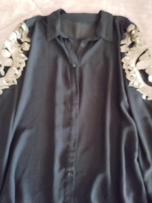 Várias peças de roupa