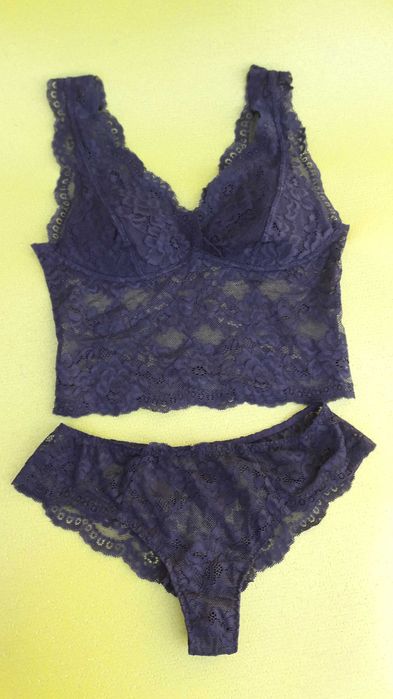 Комплект білизни: бралет із ущільненою чашкою та трусики бразіліану