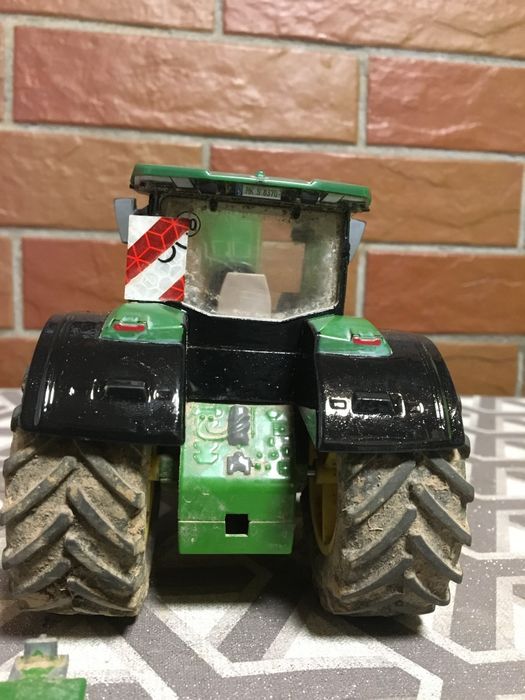 Ciągnik siku John Deere