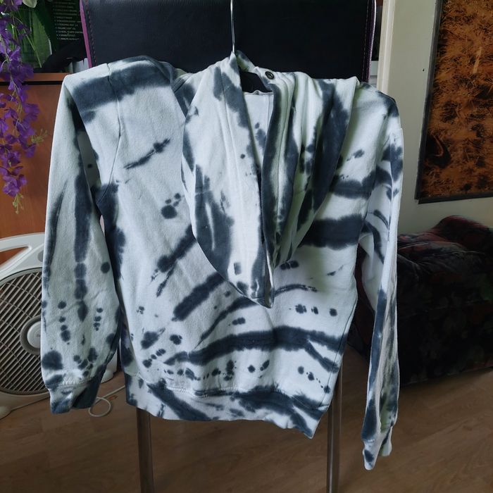 Bluza damska z kapturem.