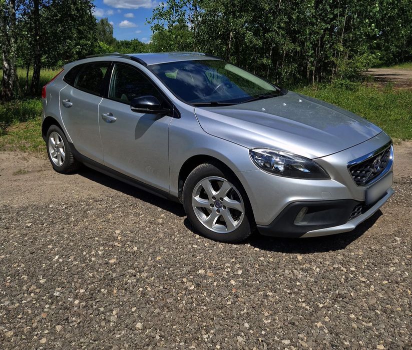 Volvo V40 Volvo V40 Cross Country 2015 | 159 tys. km | rozrząd | 2 komplety opon