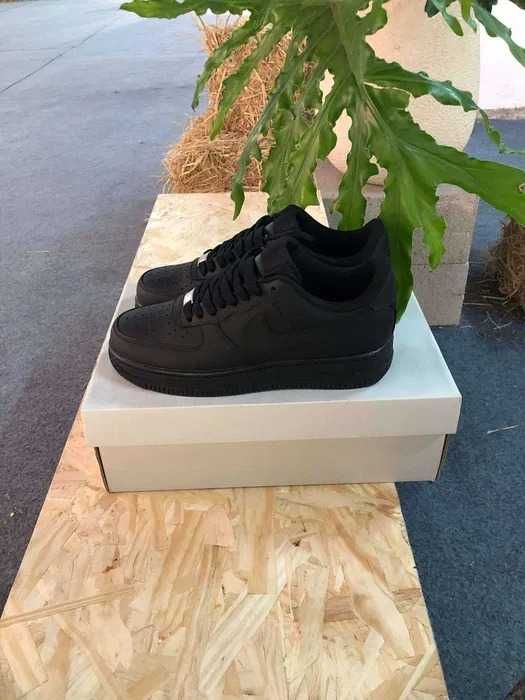 Nike Air Force 1 Low Czarny r.39