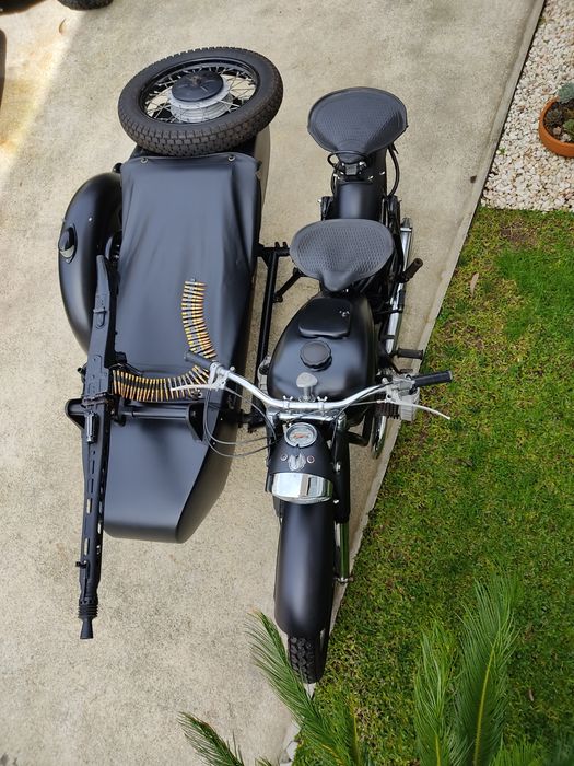 Mota com sidecar de 1969 como nova