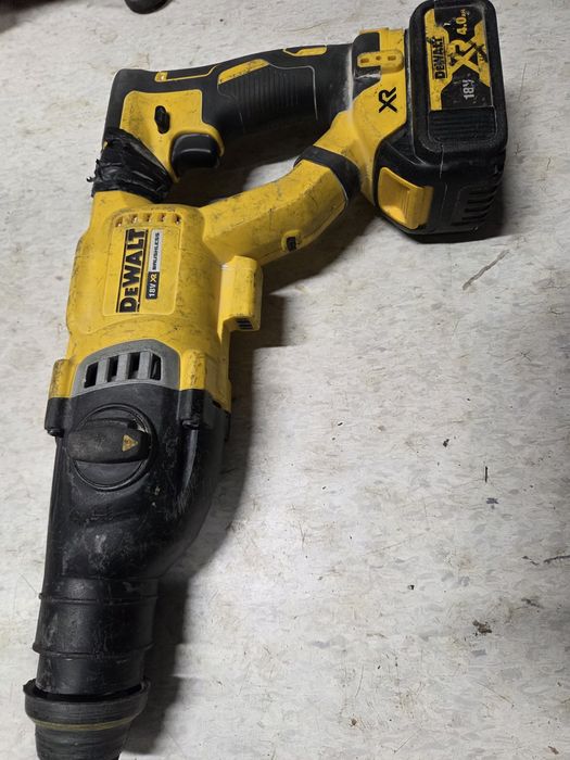 Dewalt DCH263 młotowiertarka z akumulatorem.