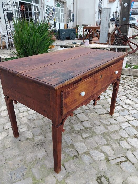 Mesa/bancada de encostar rústica