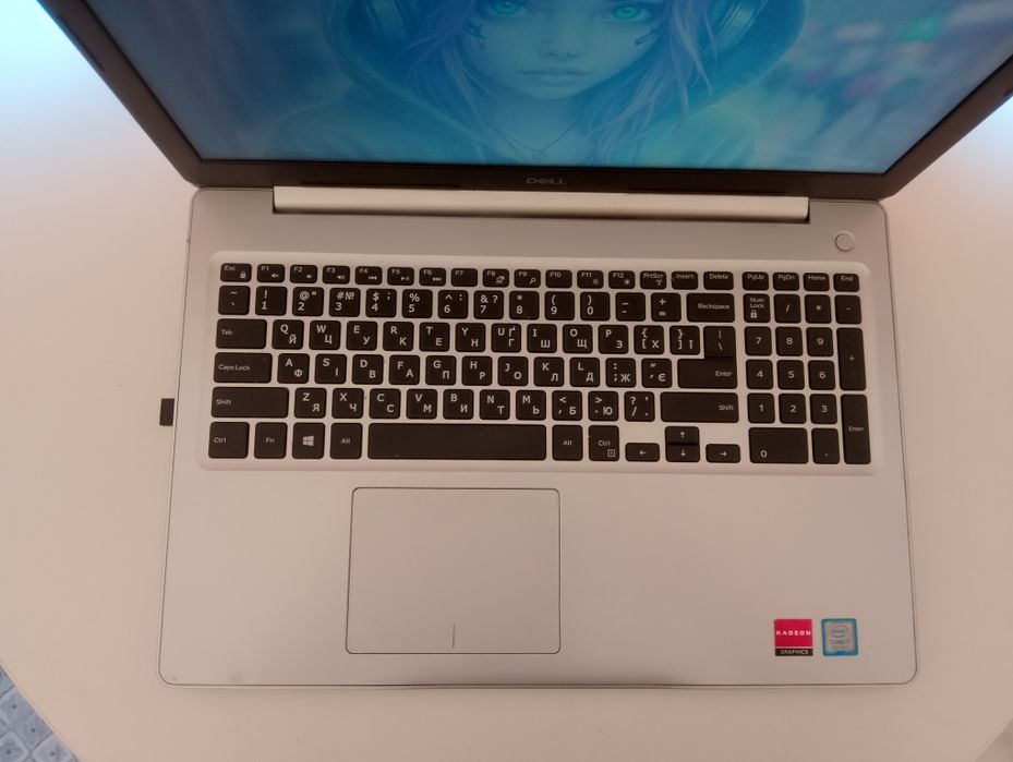 Dell Inspiron 15  5570 Core i7-8550U/AMD Radeon 530 4GB GDDR5