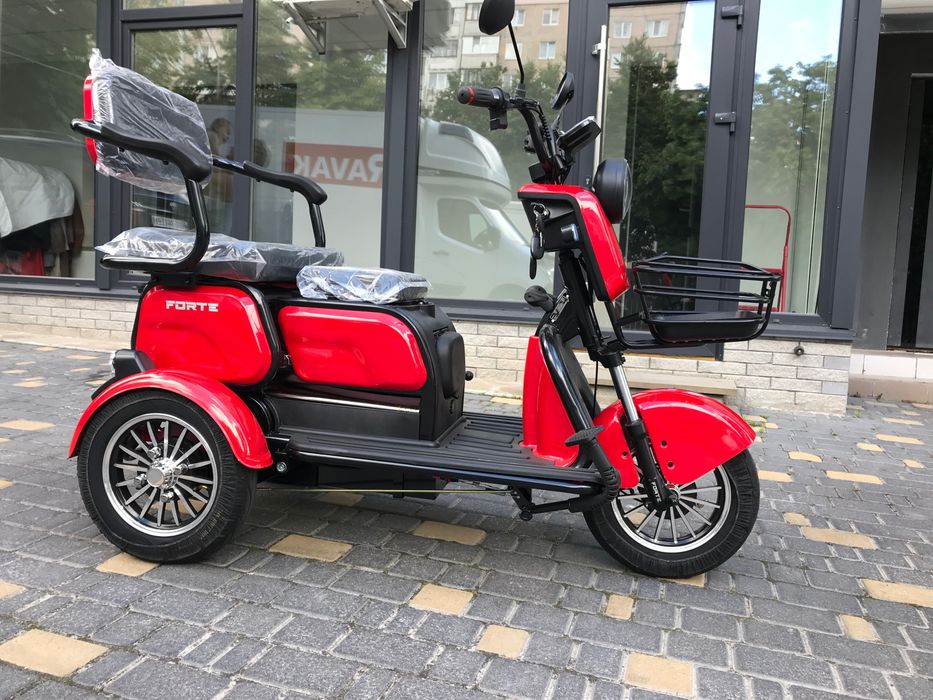 Електроскутер трьохколісний