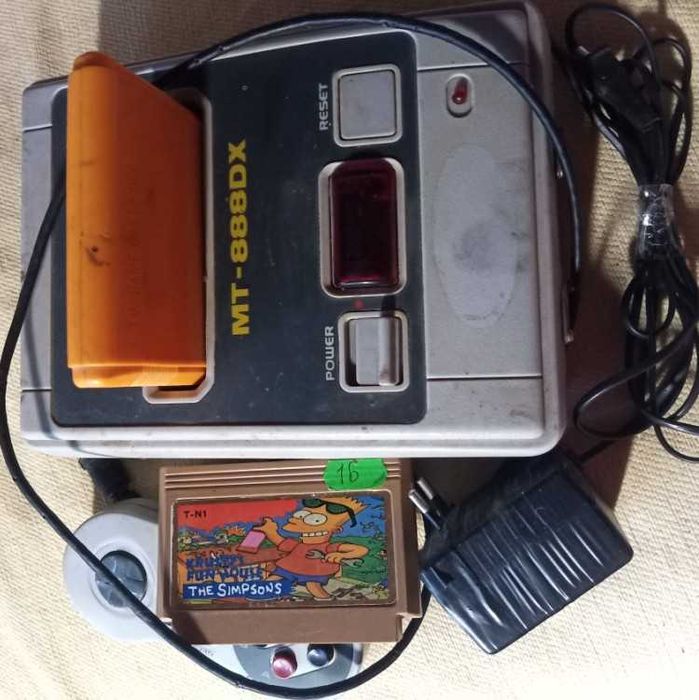 Гра "денді" 8 бітна робоча + 2 касети з багато  іграми .