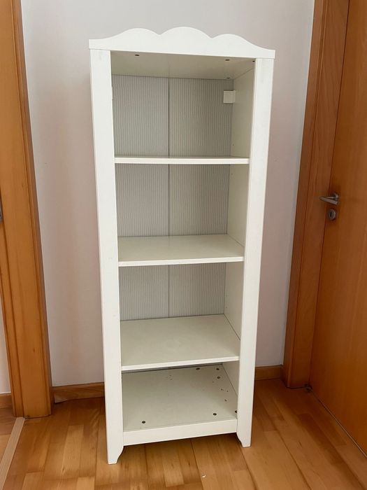 Roupeiro de criança e estante de criança