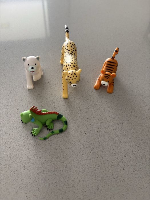 Conjunto de figurinhas de animais