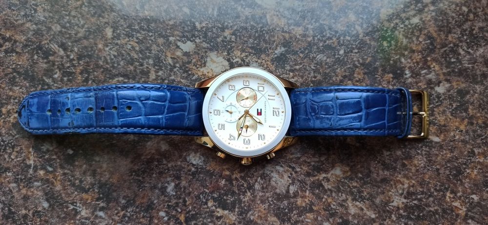 Zegarek Tommy Hilfiger elegancki niebieski złoty biały