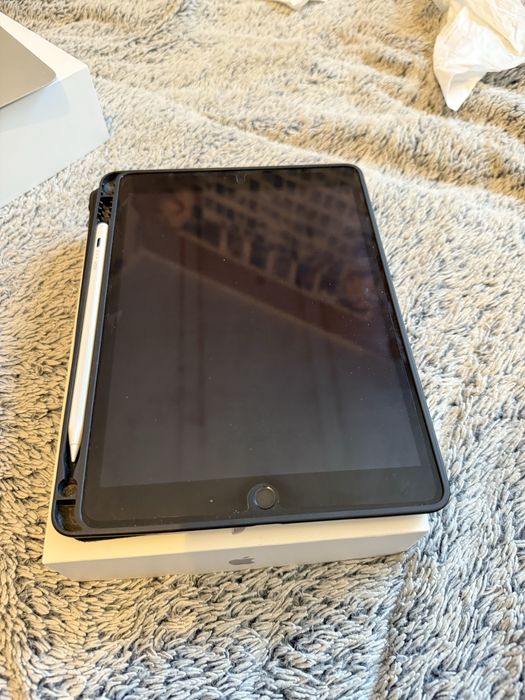 Zestaw MacBook + IPad 256GB + rysik idealne dla studenta