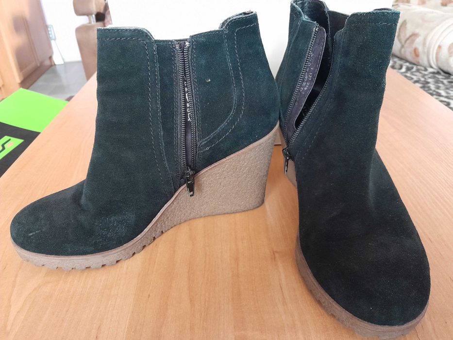 botki krótkie na koturnie 39 /40 czarne  zamszowe skóra naturalna