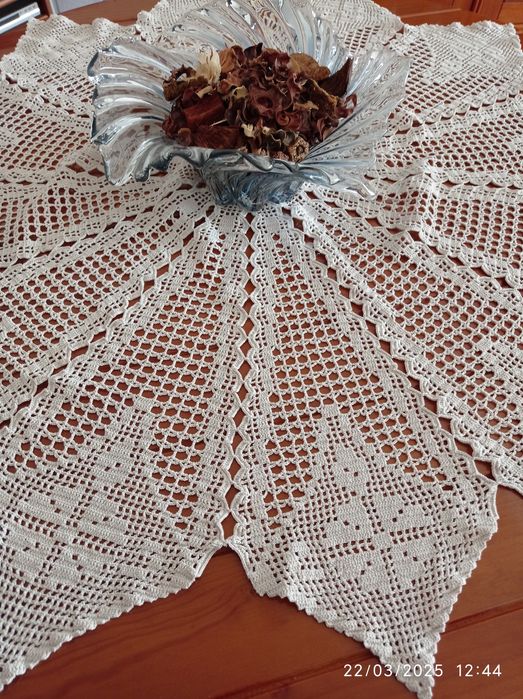 Toalha de mesa ou camilha crochê