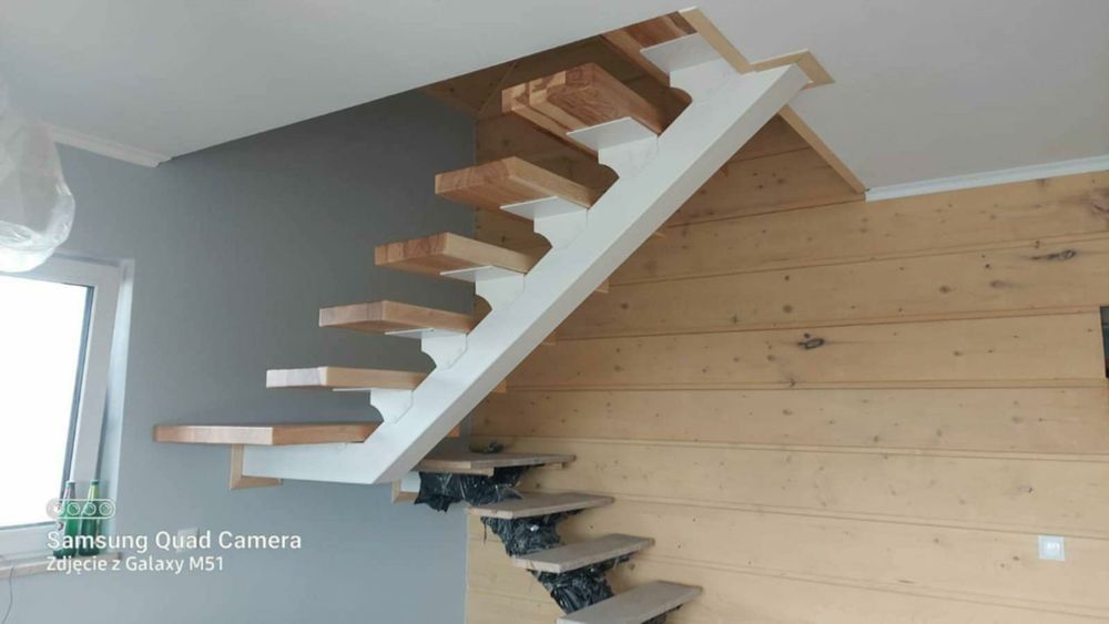 Schody samonośne metalowe