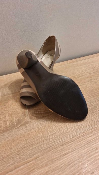 Buty na obcasie ze skóry