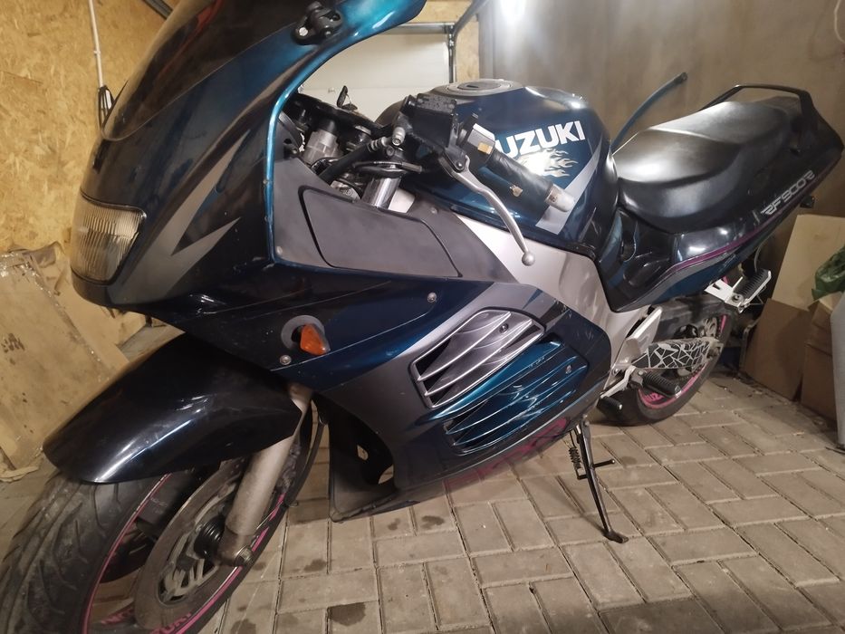 Suzuki RF900R super klasyk