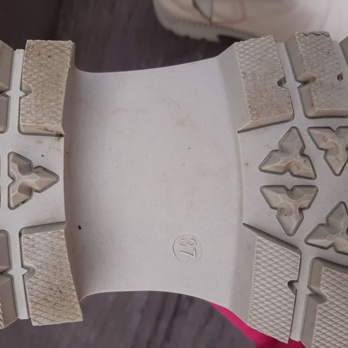 Черевики молочного кольору