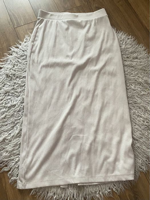 Kremowa spódnica ołówkowa L 40