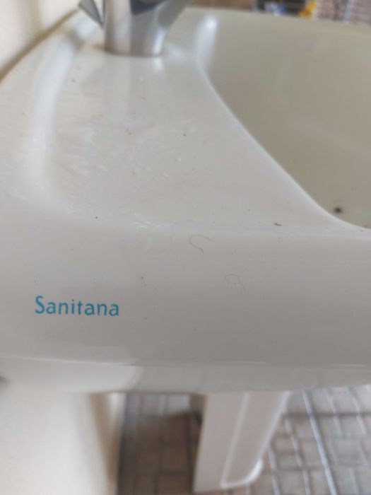 Lavatório casa de banho usado bom estado com torneira