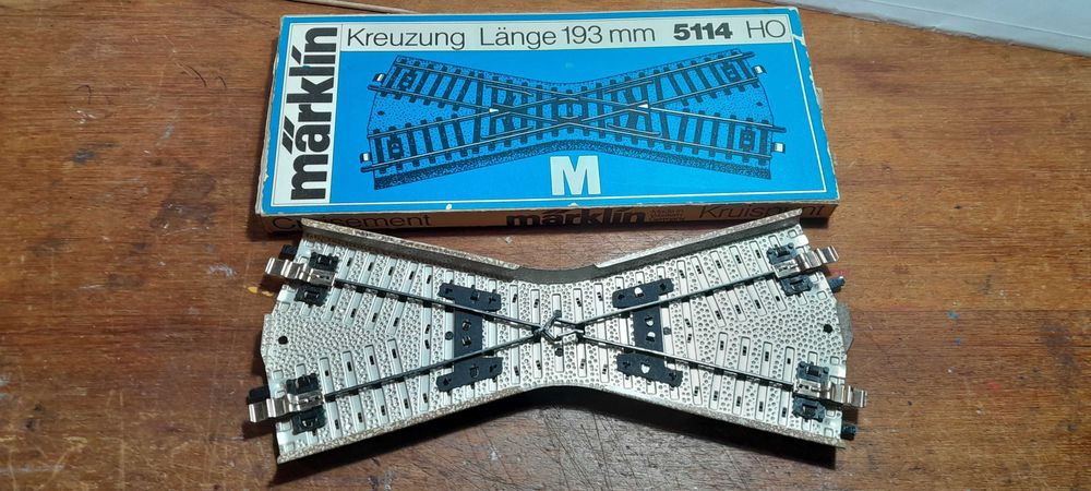 Cruzamento de vias M -Marklin 5114- Escala H0 na caixa original