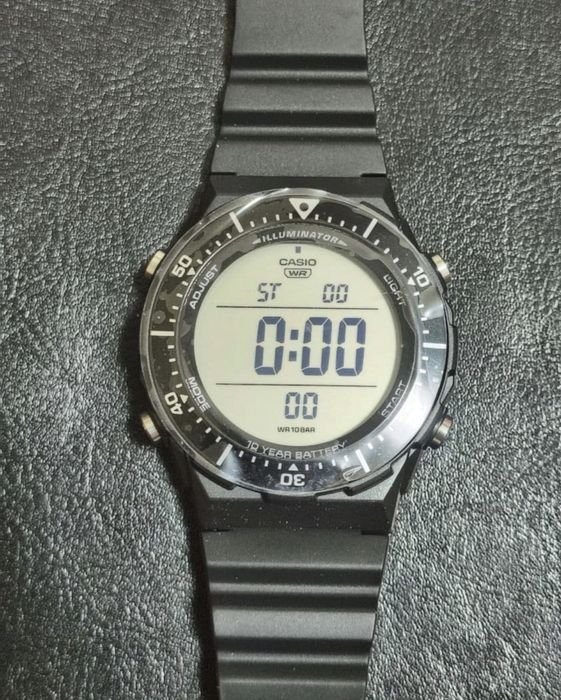 Новий чоловічий наручний годинник CASIO AE-1700H-1AVEF