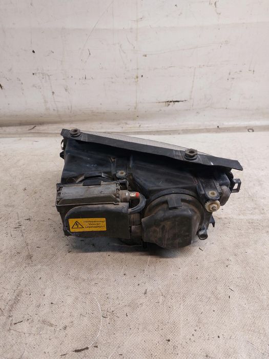 Lampa Prawa Przednia Reflektor Prawy Przedni Xenon  Vw Passat B5