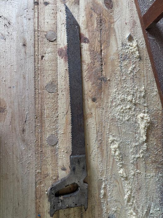 Vendo ferramentas antigas