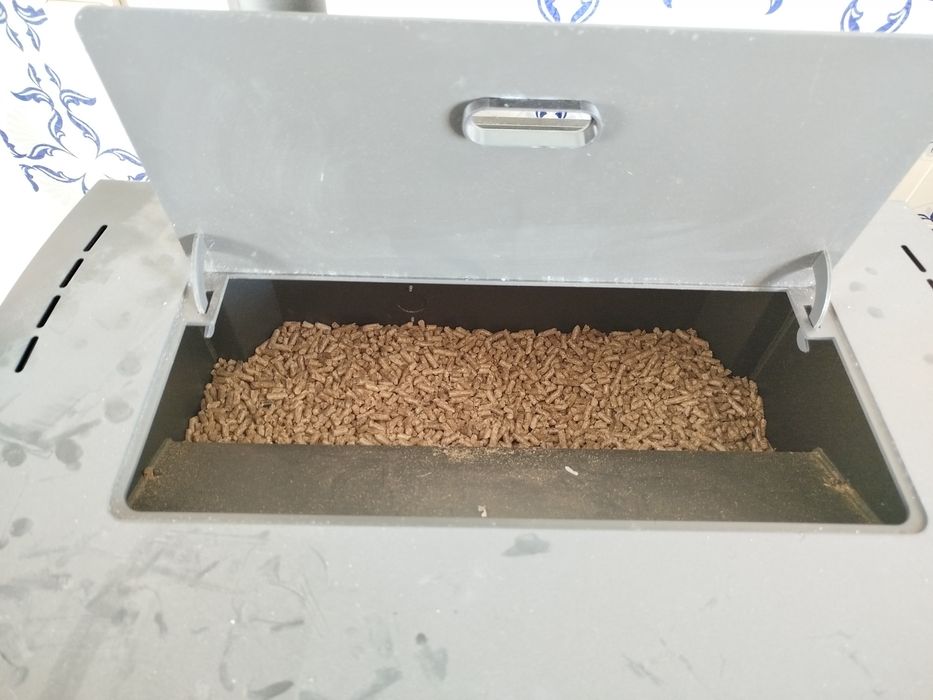 Salamandra a Pellets Ecoforest Turbo Aire 20kW – Excelente Estado