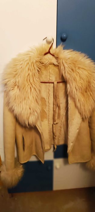 Elegancki kożuszek damski z paseczkiem