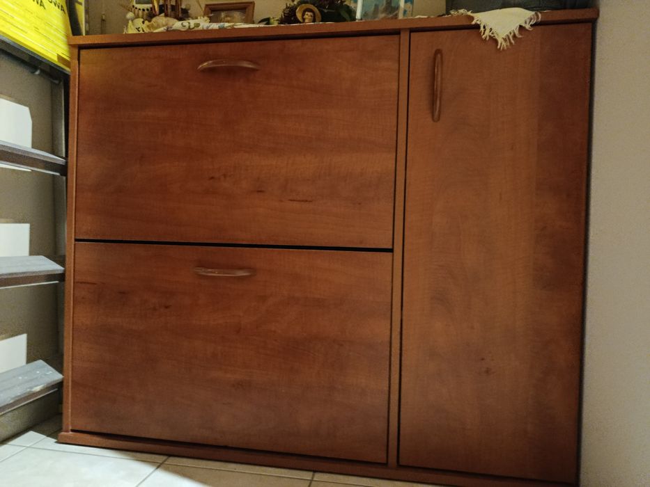 Szafka na buty z półkami