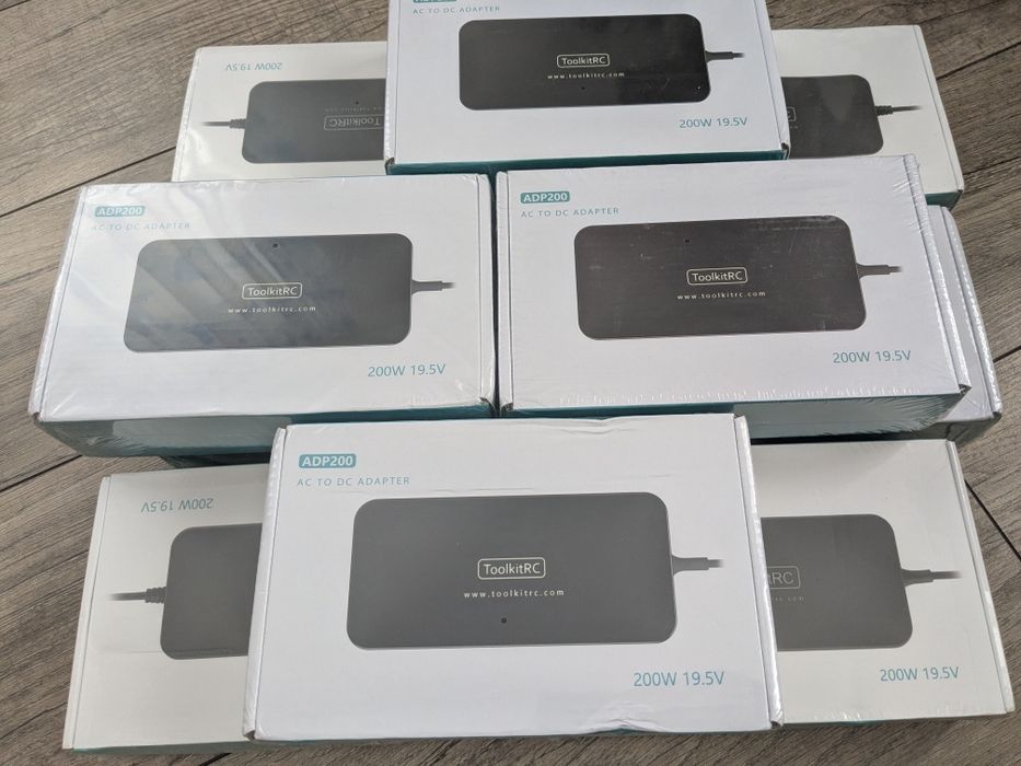 Блок живлення ToolkitRC ADP200 200W 19.5V  10.3A XT60