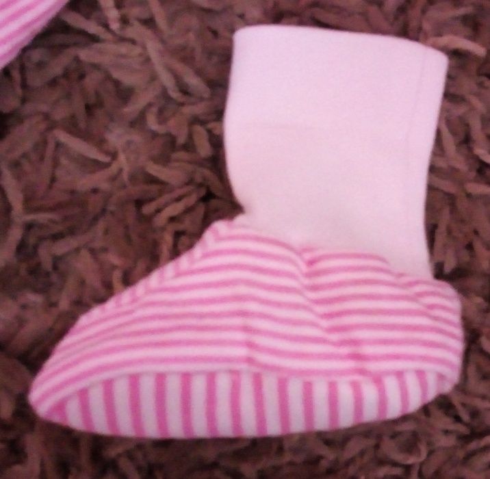 Piękne różowe buciki - pantofelki niechodki długość 10 cm