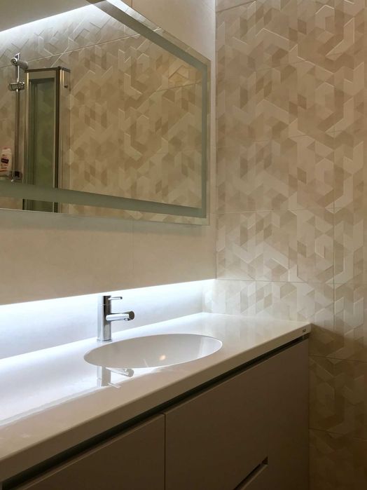 столешница над стиральной машиной, умивальник со столешницей