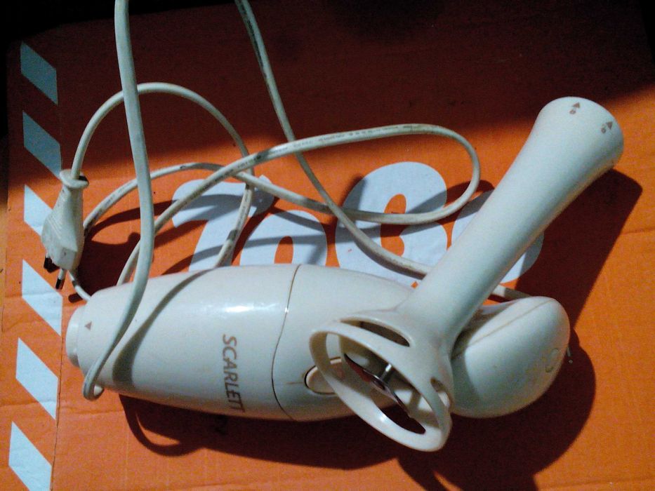 Блендер Scarlett (не тримається ніж) інше, робочий, ідеальний стан