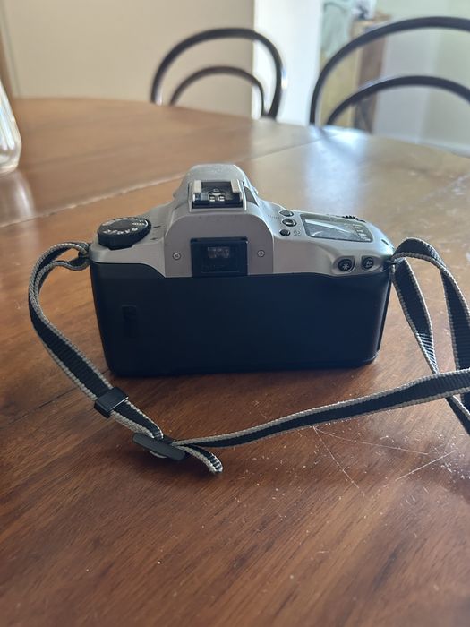 Canon EOS 3000N com objetiva 28-80mm