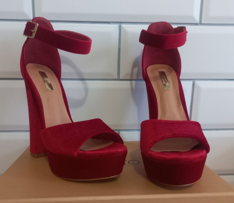 Туфлі червоні на високому підборі Estro