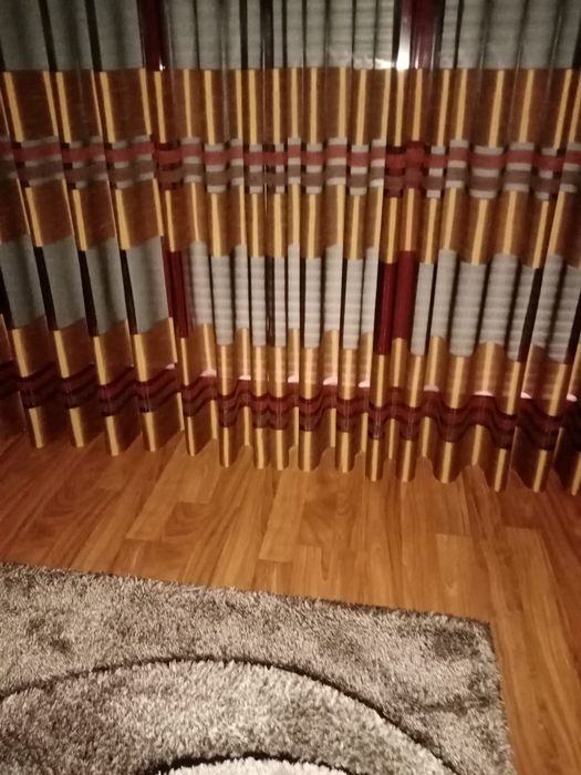 Cortinados com varão e terminais