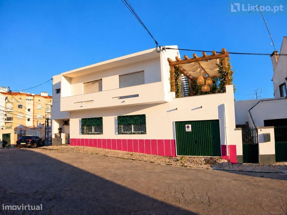 T3 com Sótão, Logradouro, forno exterior, Terraço e Garagem | Alcácer