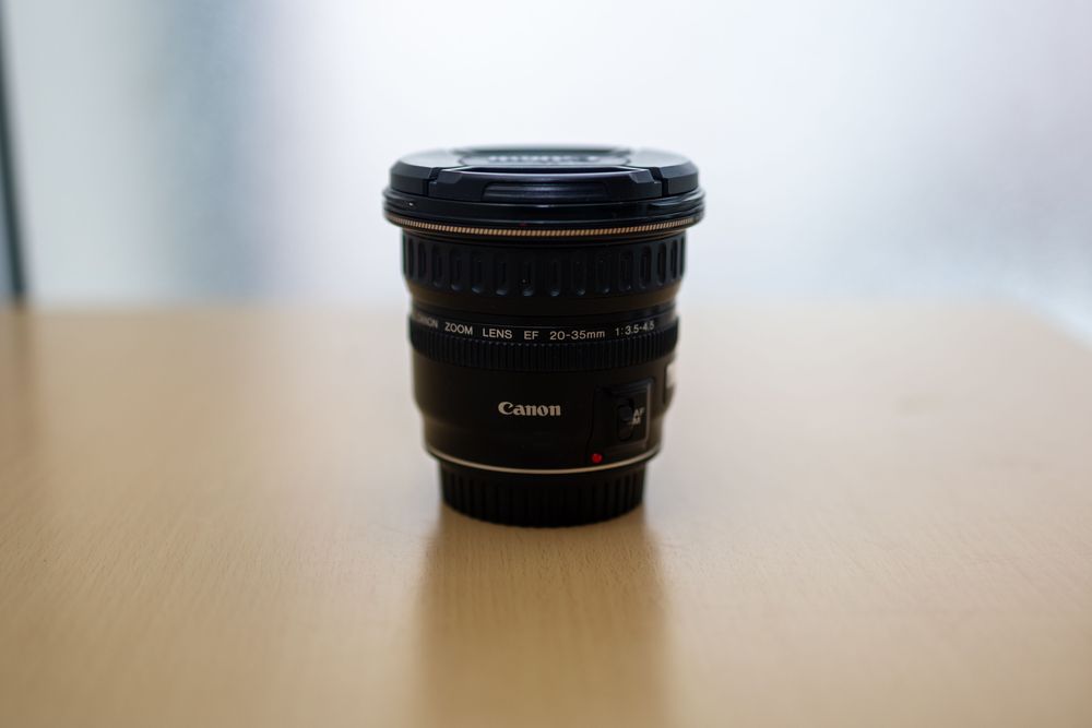 Objectiva: Canon EF 20-35mm f/3.5-4.5 USM