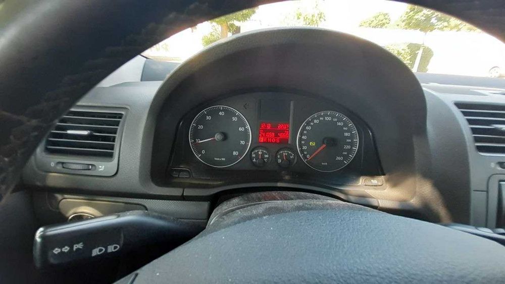 VW Golf 5 2006 1.6 бензин автомат