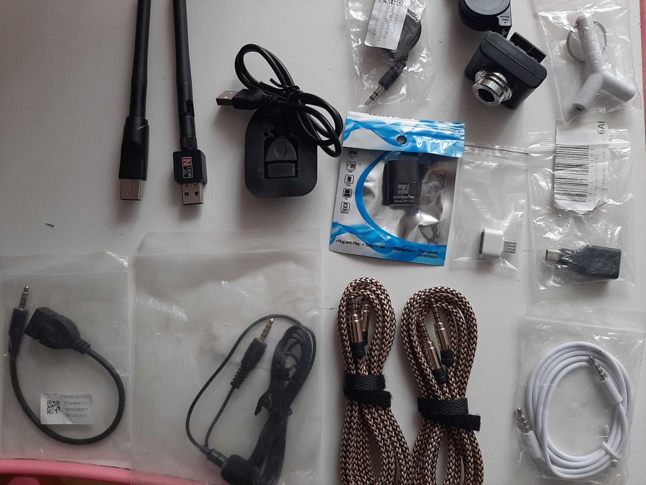 Різні кабелі та перехідники