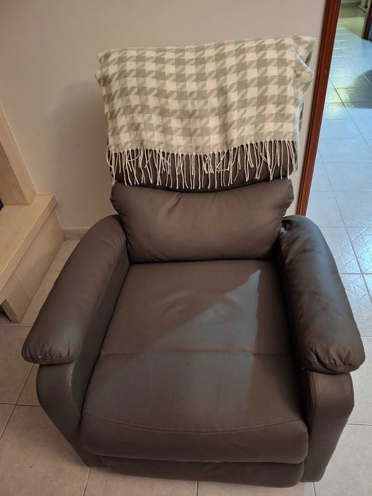 Sofá,  reclinável, com massagem...