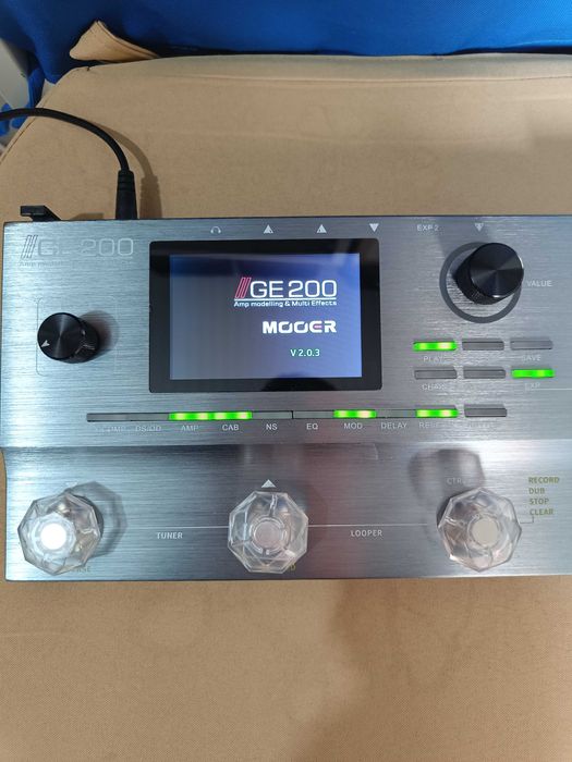 Pedaleira de Guitarra Mooer GE 200