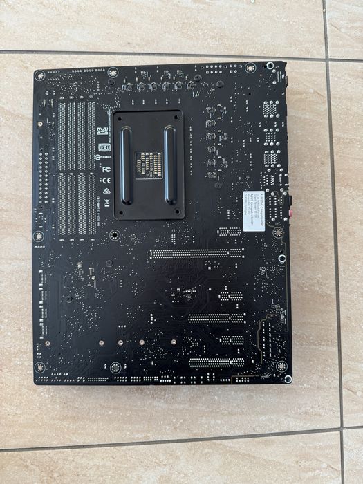 Маьеринская плата Asus Crosshair vI (6) hero