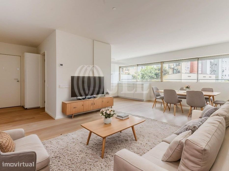 Apartamento T1 com garagem, no Campo Pequeno, em Lisboa
